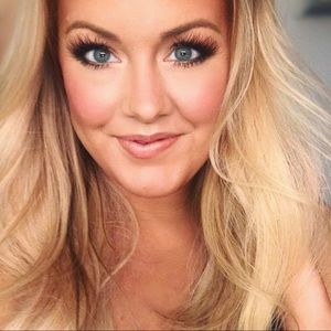 Poshmark ambassador, HEATHER 💁🏼‍♀️